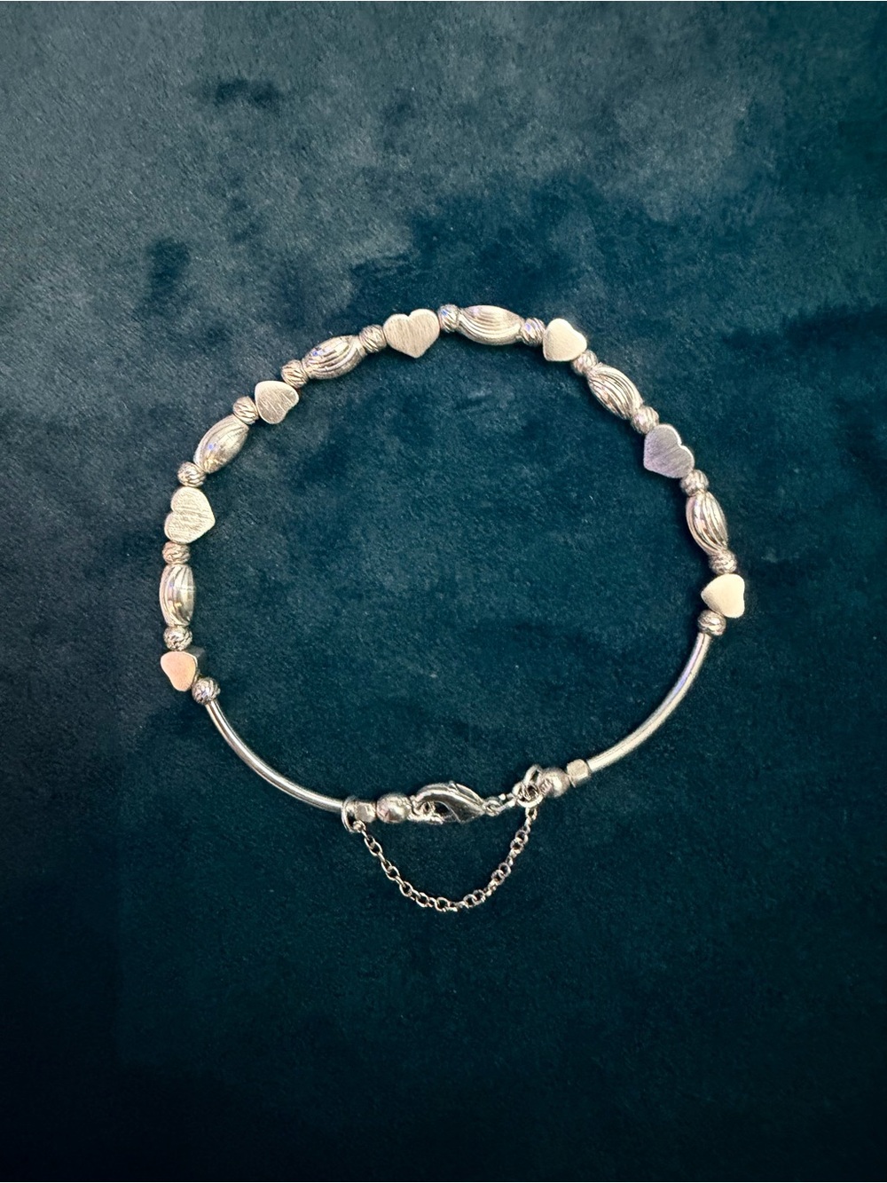 🥀STERLING SILVER STACKER
FEATURING HEARTS & TEXTURED SHELLS
WITH SAFETY CHAIN🥀